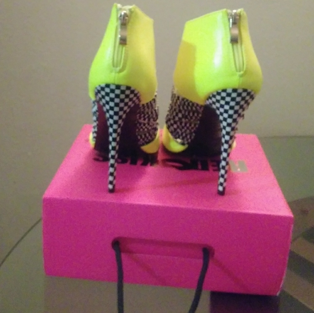 Red Kiss Heels